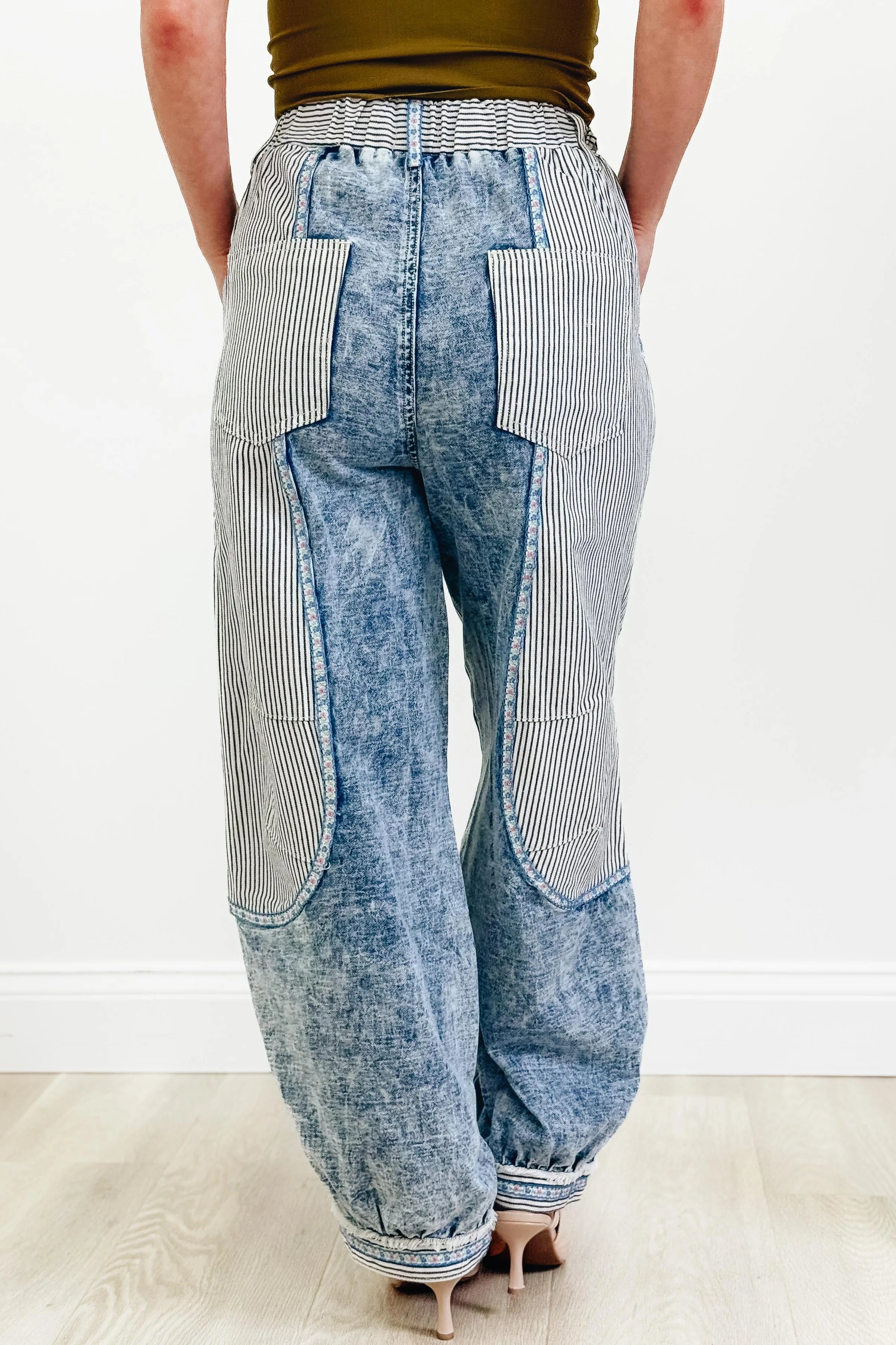 Contrast Panel Waistband Embroidered Trim Jogger Pants